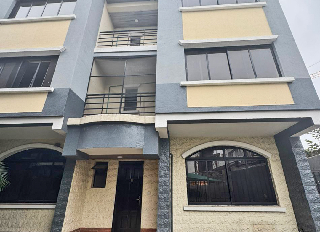 4 BEDROOM TERRACE HOUSE WITH DOMESTIC QUARTERS