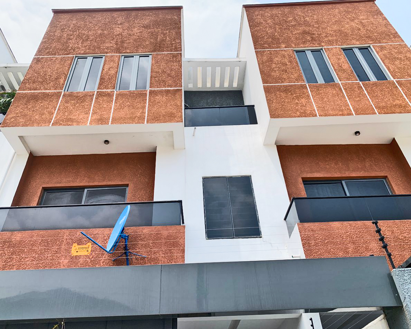 4 BEDROOM TERRACE HOUSE