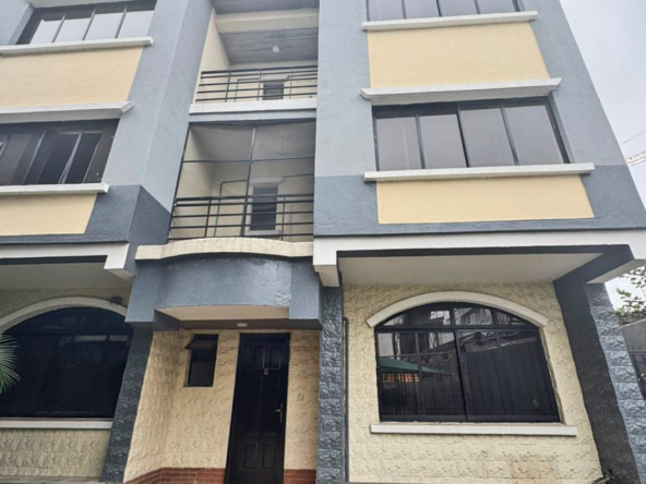 4 BEDROOM TERRACE HOUSE WITH DOMESTIC QUARTERS