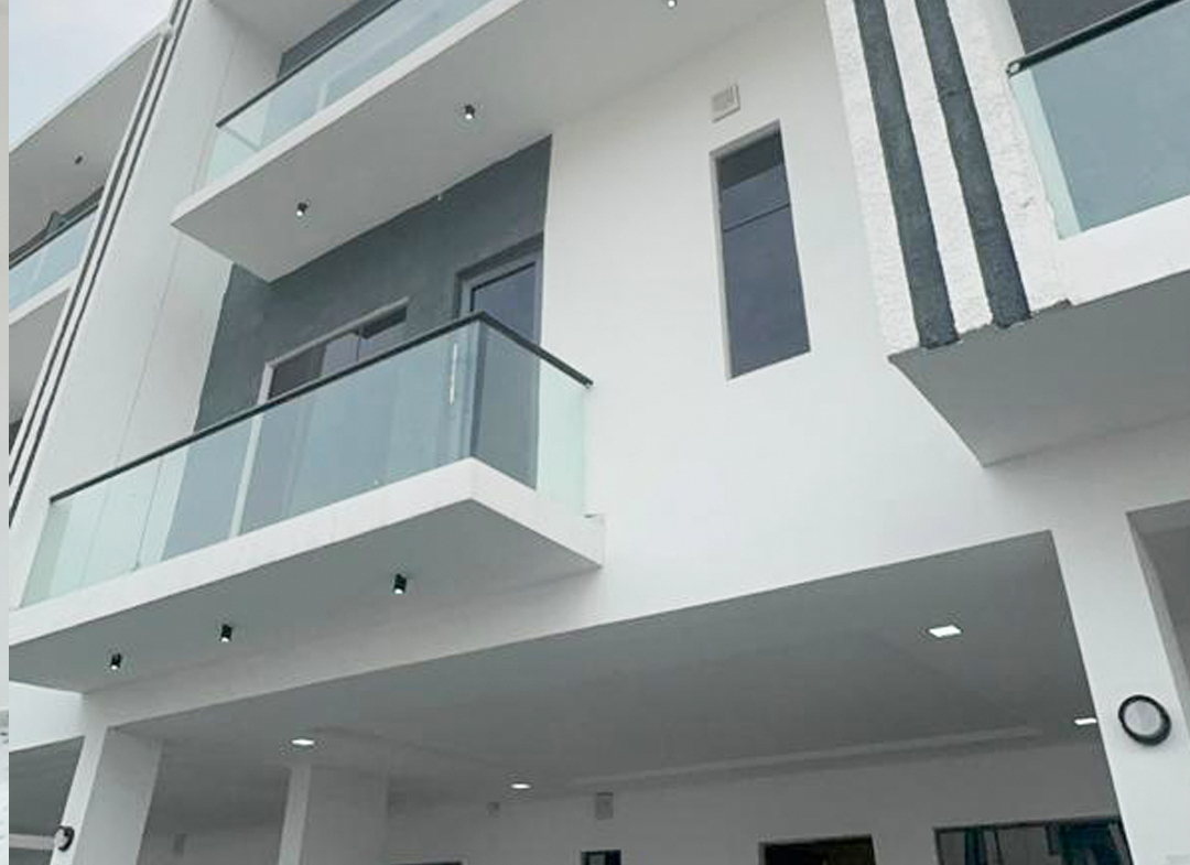 4 BEDROOM TERRACE WITH DOMESTIC QUARTERS