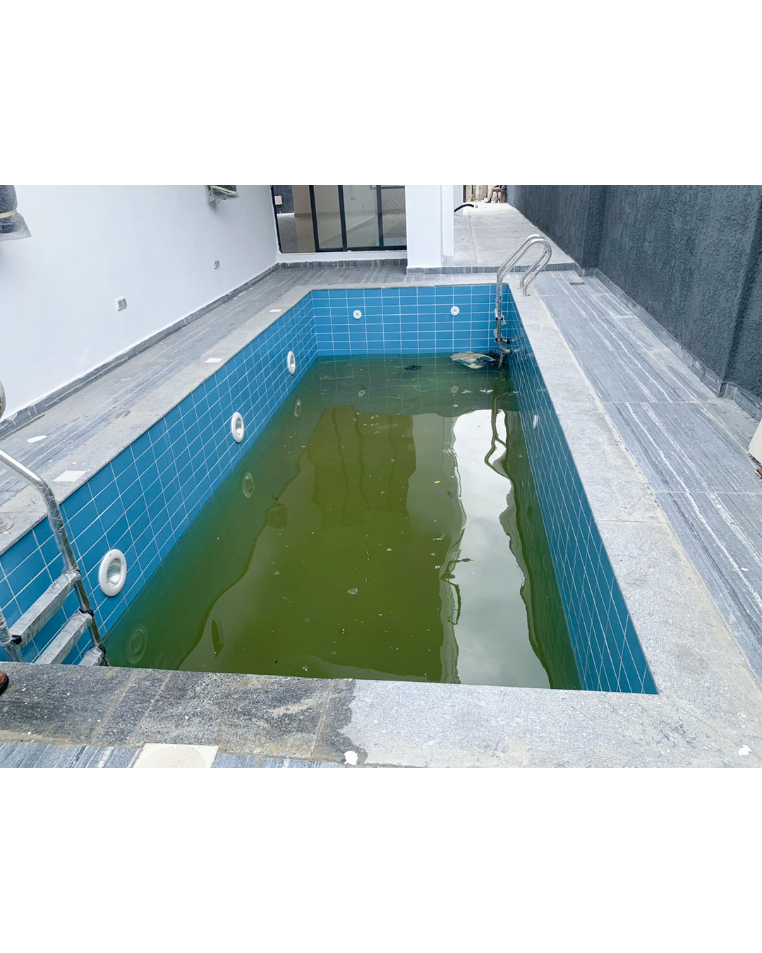 LUXURY 5-BEDROOM FULLY DETACHED HOUSE