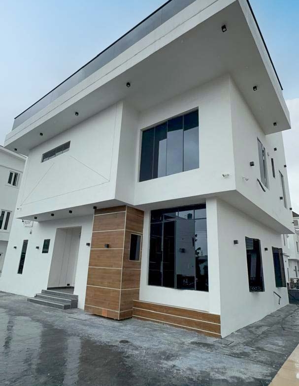 5 BEDROOM FULLY DETACHED SMART HOUSE