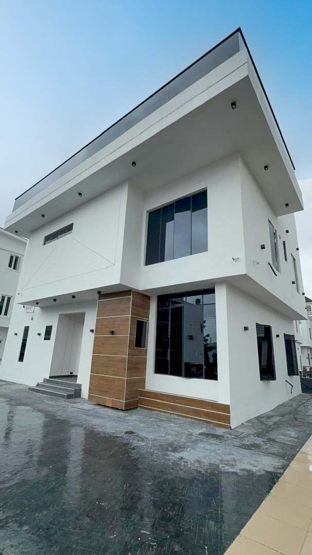 5 BEDROOM FULLY DETACHED SMART HOUSE
