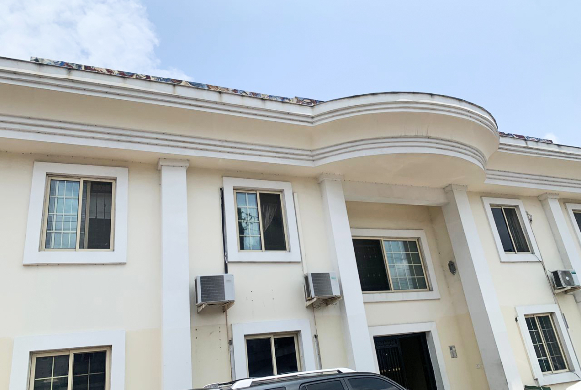 5- BEDROOM APARTMENT